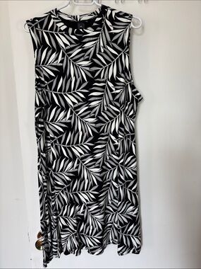 🎉4/30$🎉 Mode Choc Black & White Leaf-Print Midi Dress